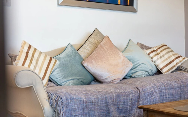 9A Millbrae - Donnini Apartments