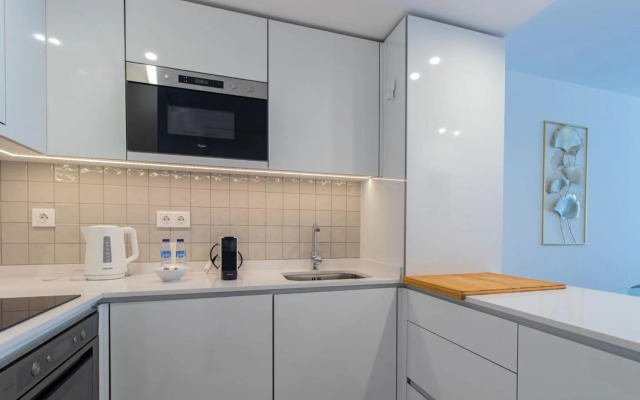 Stunning Apartment w/ Free Parking by LovelyStay