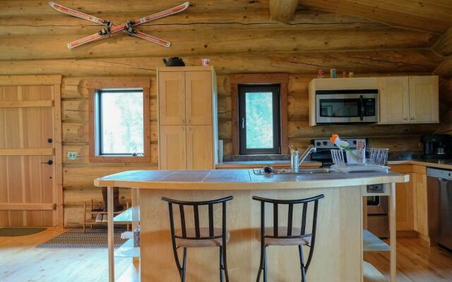 Beautiful Log Chalet Near Fernie, BC