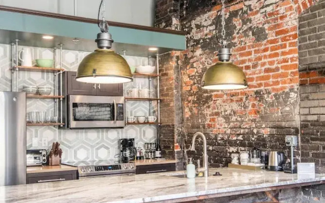 80 LEX 202 Iconic Location Park Free Off Street