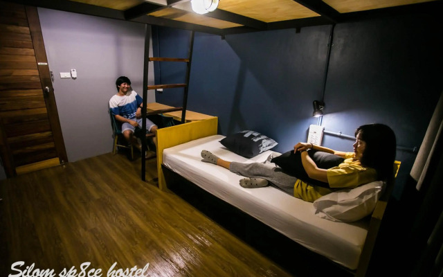 Silom SPACE Hostel