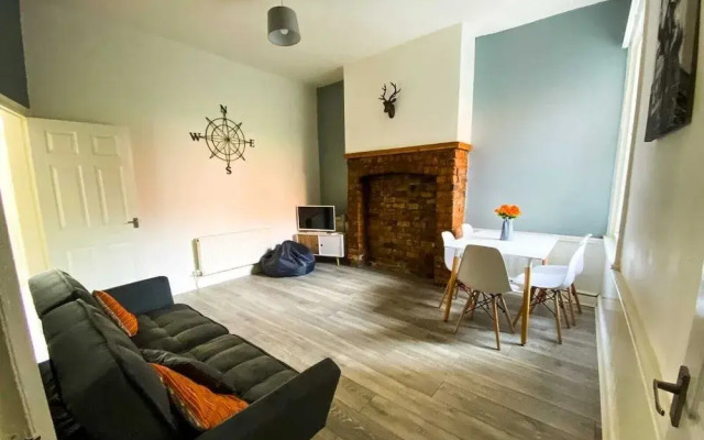 Tulip House Sasco Apartments