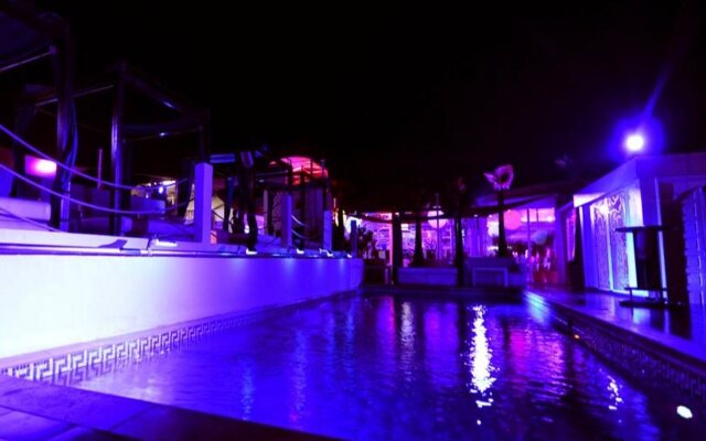 Ushuaia clubbing hotel