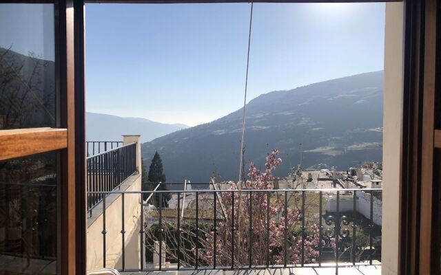 Hostal Rural Poqueira