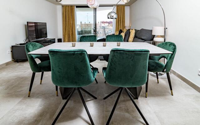 INF4.5P- modern 3 bed city apartment next to beach