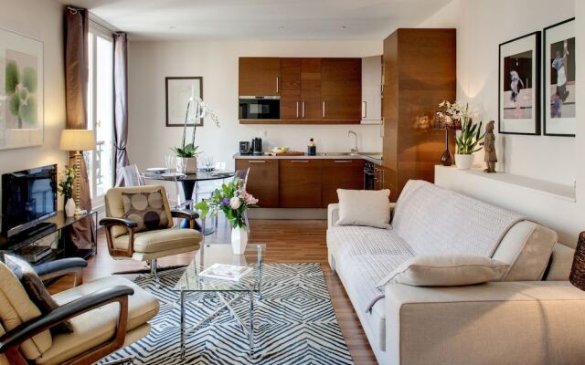 EUROPEA Eiffel Tower View Residence