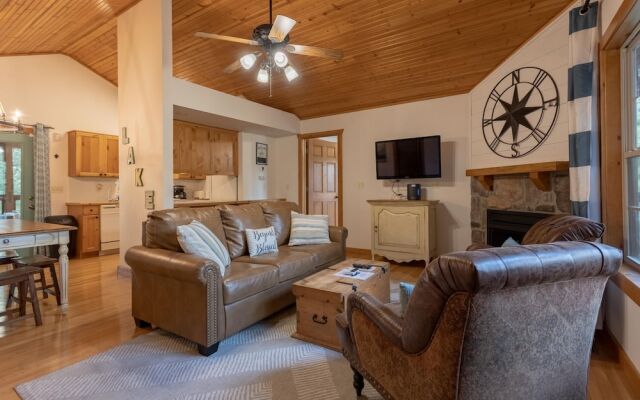 Paradise Lodge 2 Bedroom Home by RedAwning