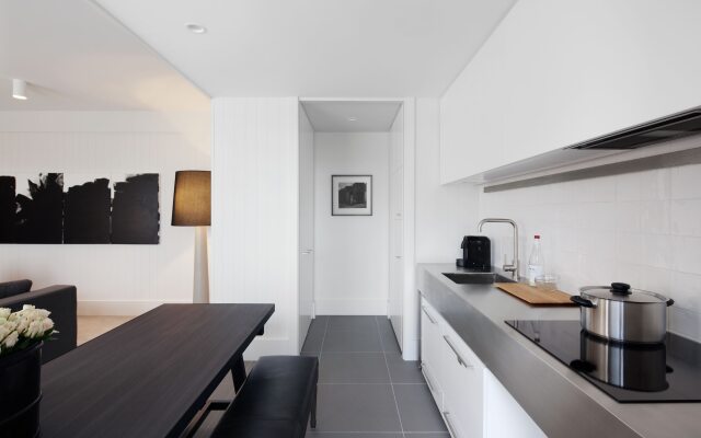 Burbury Hotel & Apartments