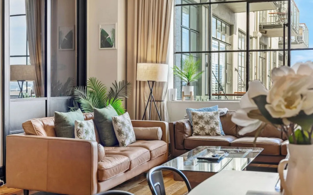 Spacious 2Br In Cbd Pool Gym Parking