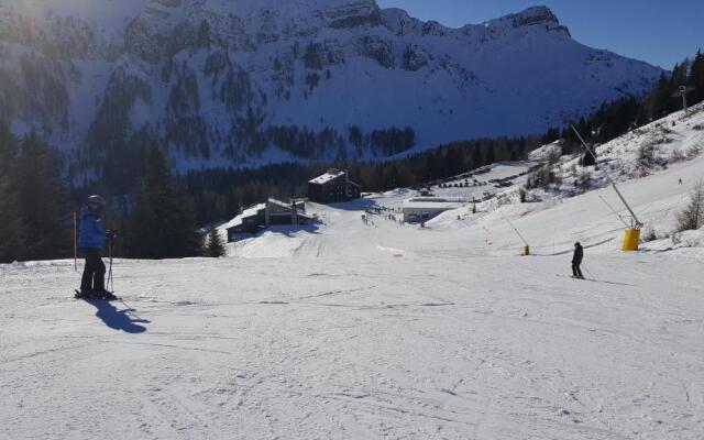 Casa AQ28 sulle piste da sci