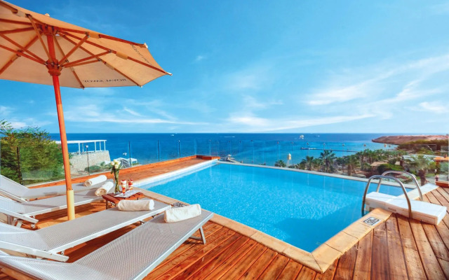 Royal Savoy Hotel & Villas