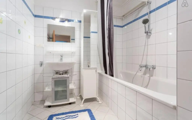 Relaxing Terrace Apartment in Lively Area