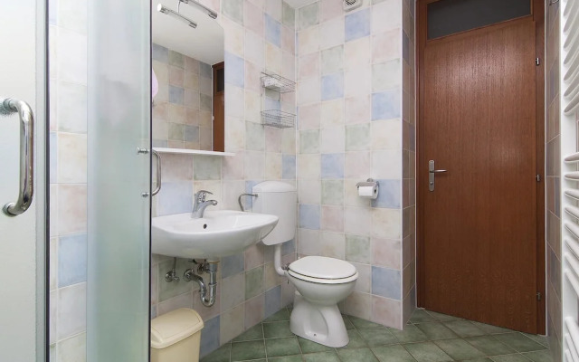 Apartments Levan Ceja
