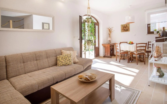 Beautiful Home in Sveti Vid With Wifi and 2 Bedrooms