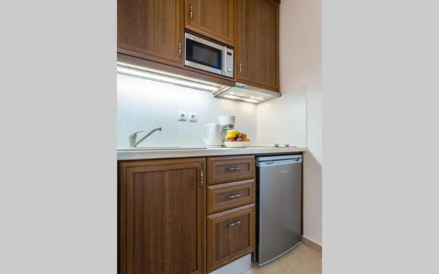 Neoclassical flat with 2 bedrooms in Piraeus