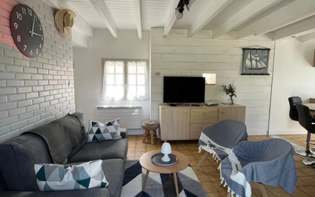 Pretty House 50m From the sea