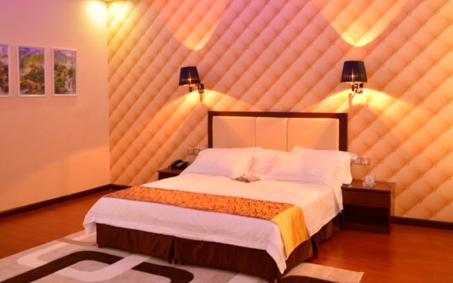 Warm Harbor Hotel