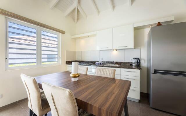 Charming 2BR Apt With Tropical Garden Pool