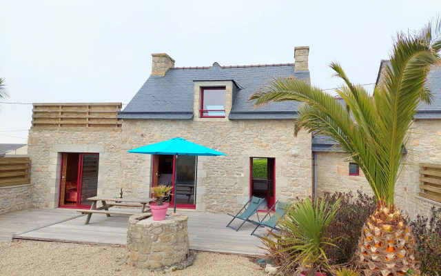 Semi-detached house near the sea, Cléder
