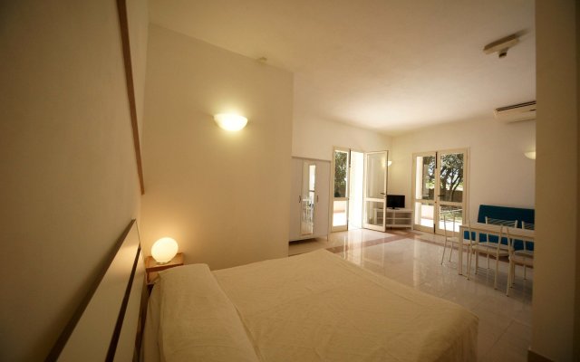 Happy Hotel