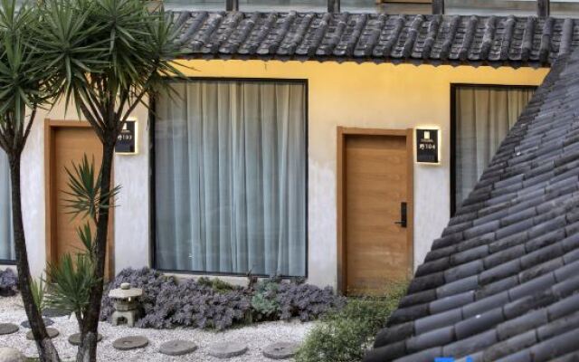 Yewang Su Lake View Light Luxury Hostel