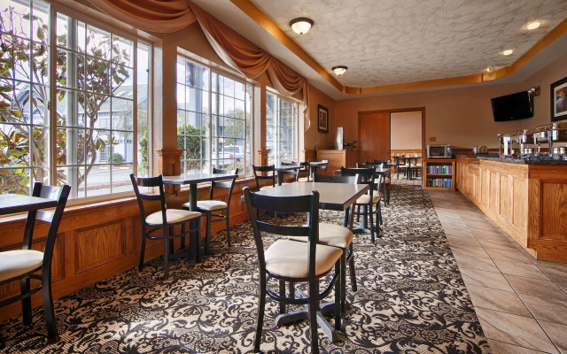 Best Western Plus Bayshore Inn