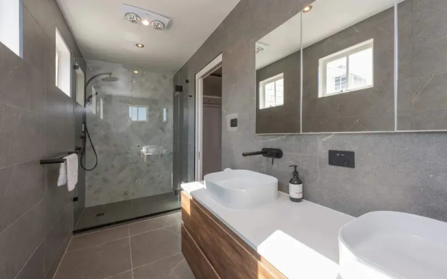 Renovated 3 Bedroom Family Home in Richmond With Parking