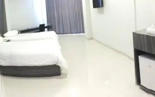 Studio Inn & Suites