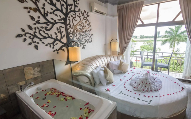 Adore Hotel