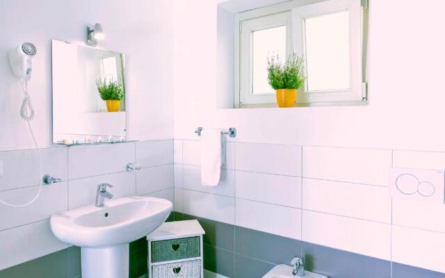 La Collinetta Apartments