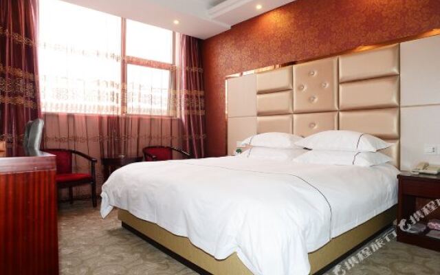 Liquan Business Hotel