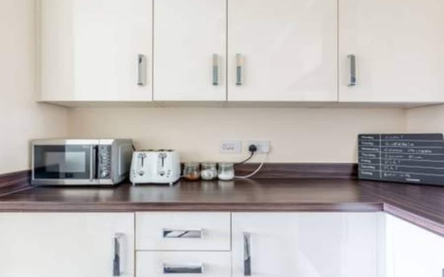 Modern 2 Bedroom Property in Stylish Complex
