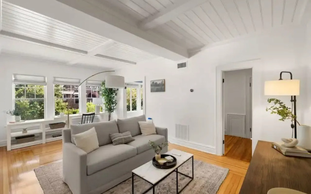 The Adaline 7 Luxury Hyde Park Apt
