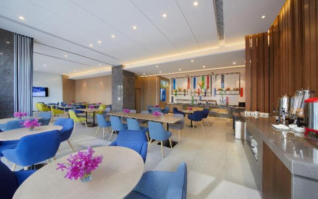 Holiday Inn Express Zhangjiagang East