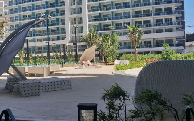 Comfort Condo @ Azure Urban Residences