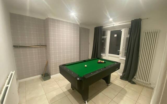 Charming 3-bed House Near Central Manchester