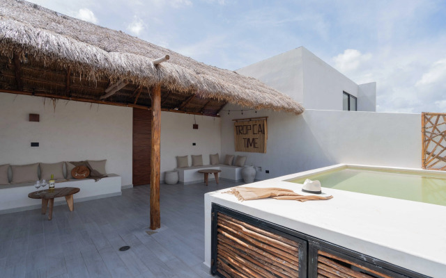 Jade Tulum