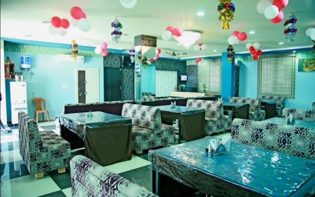 OYO 2061 Hotel New Holiday Inn