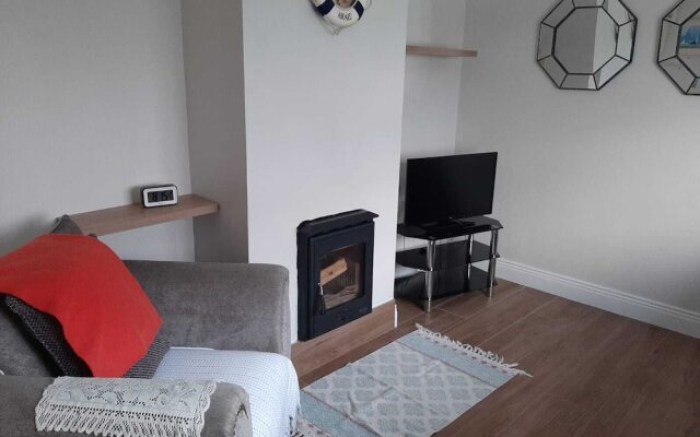 Beautiful Country Cottage Sleeps 3