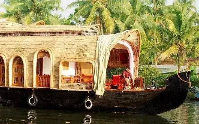 Kananavasan Houseboat