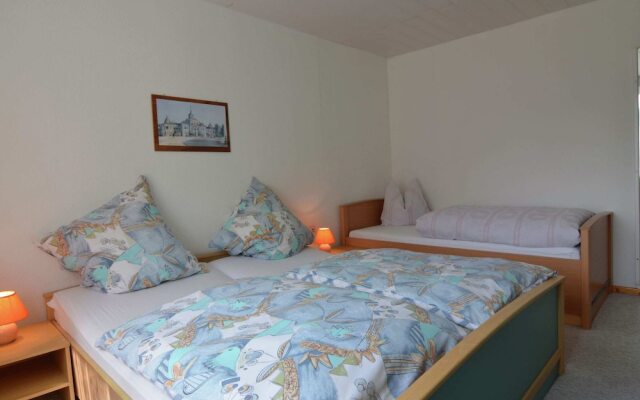 Spacious Stay Near Trails