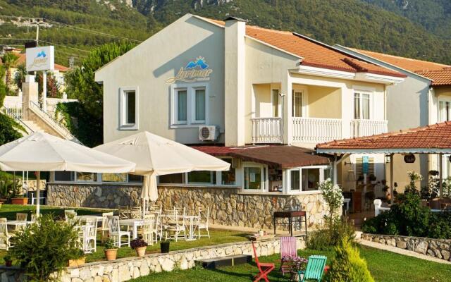 Larimar Suite Hotel