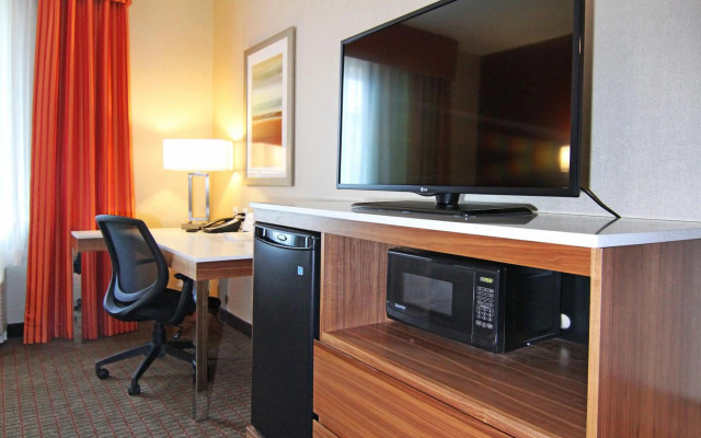 Holiday Inn Express & Suites Calgary NW - University Area by IHG