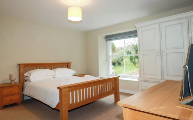 Tretoil Farm House