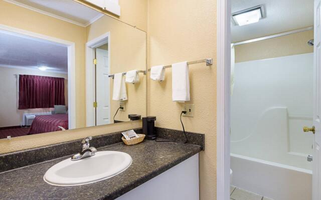 Econo Lodge West Dodge Omaha