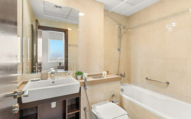 HiGuests - Exceptional Apt with Furnished Terrace By the Sea