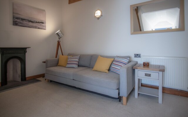 The Nest - 1 Bedroom Apartment - Tenby