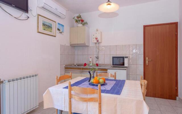 Apartments Srhoj