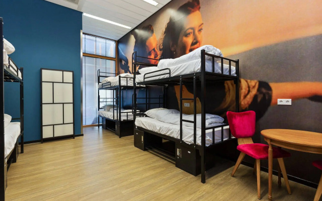 Hostelle - Caters to Women