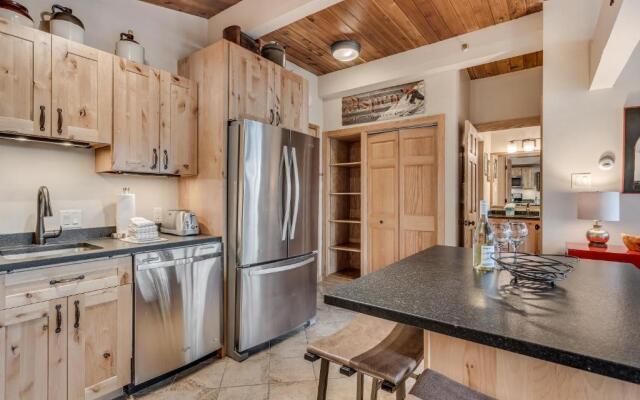 Laurelwood Condominiums Studio Premier Unit 309